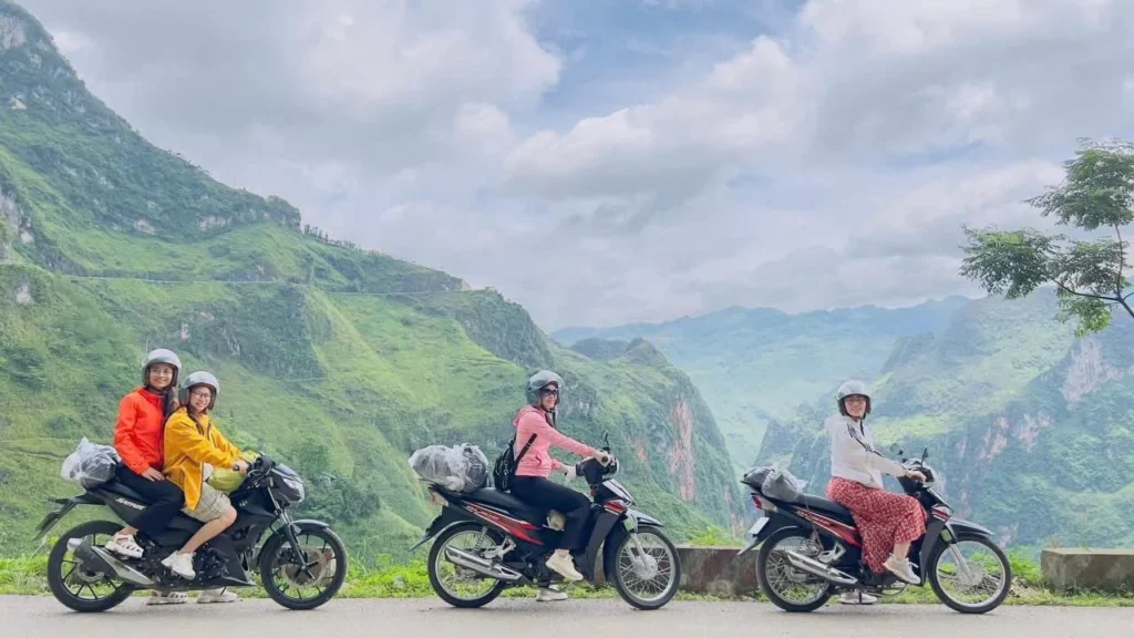 các bạn miền nam lên hà giang thuê xe máy hà giang du lịch tự túc cùng với linh đan